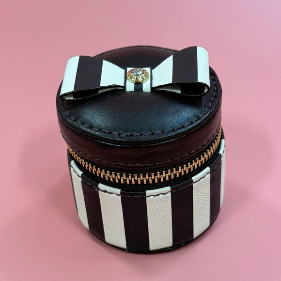 Rare Black White Stripe Henri Bendel Mini Ring Box With Signature Stripe Bow - Picture 2 of 5